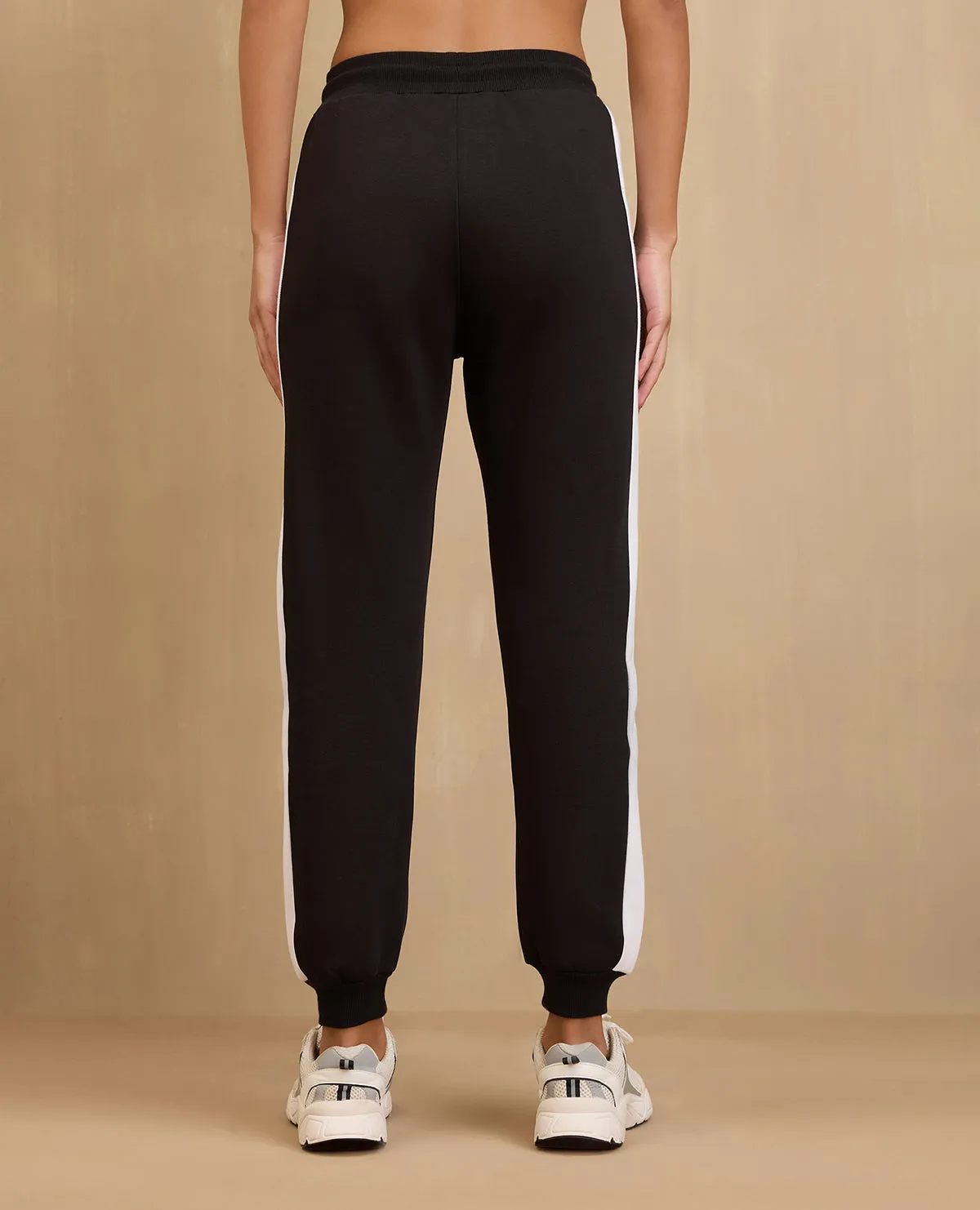 NYKD By Nykaa Cozy Fleece Joggers -NYLE501-Jet Black